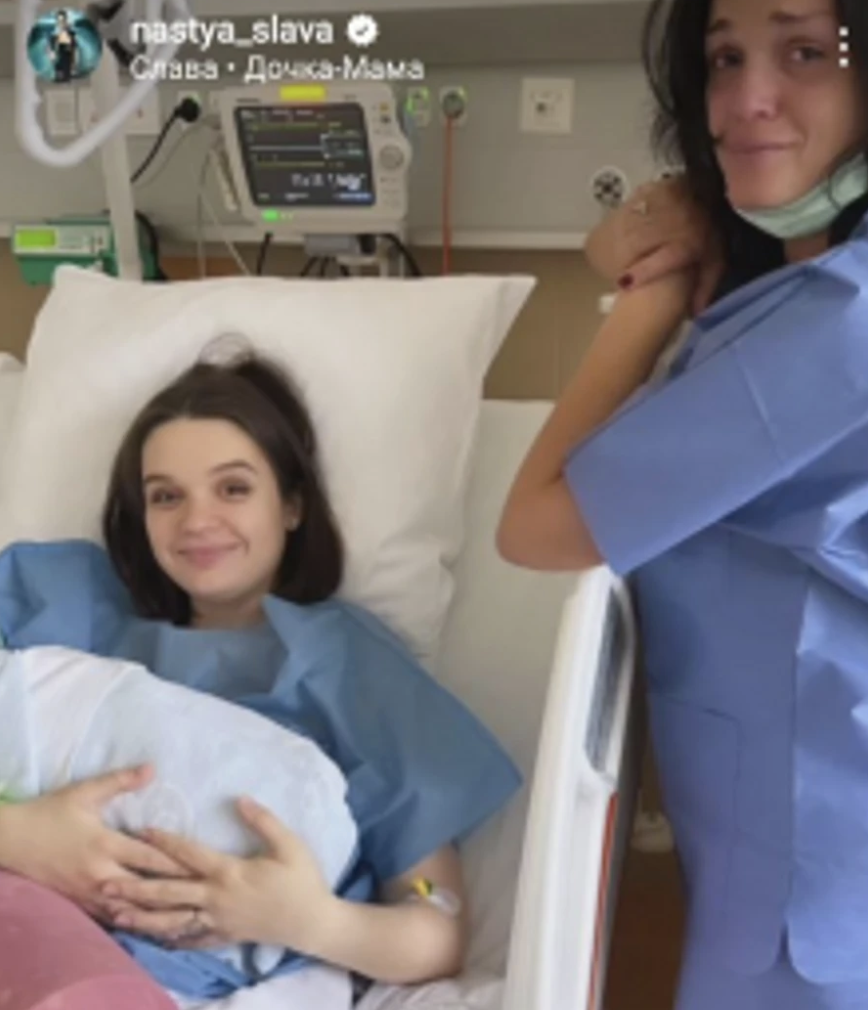 Певица Слава опубликовала первое фото с новорождённым внуком и дочкой 1