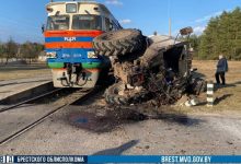 Столкновение пассажирского поезда с трактором