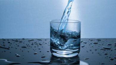 Диетолог рассказала, к каким опасным проблемам с ЖКТ может привести запивание еды холодной водой 16