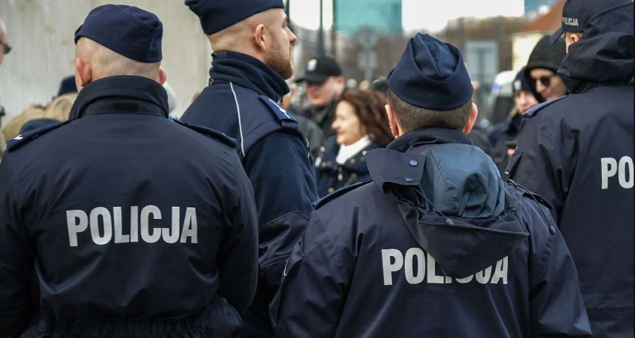 В Польше полиция ворвалась в здание школы при российском посольстве в ...