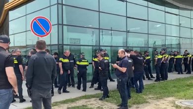 Оцепление полиции возле аэропорта в Тбилиси