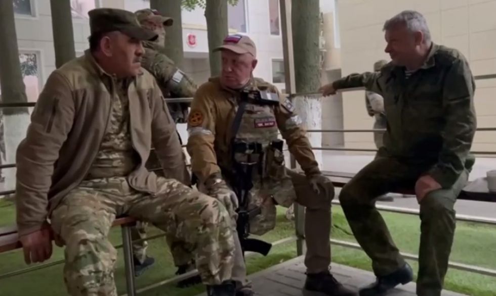 Пригожин встретился с замминистра обороны Евкуровым в штабе ЮВО в ...