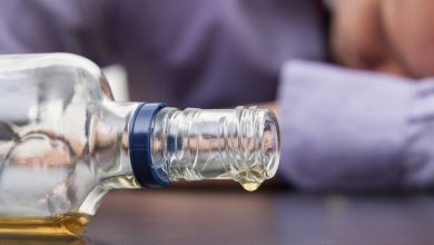 Врач перечислила симптомы отравления ядовитым алкоголем 17