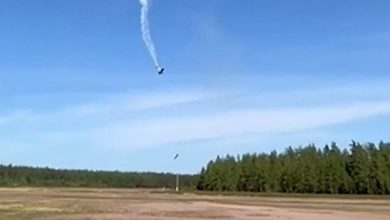 Падающий самолет на авиашоу в Финляндии