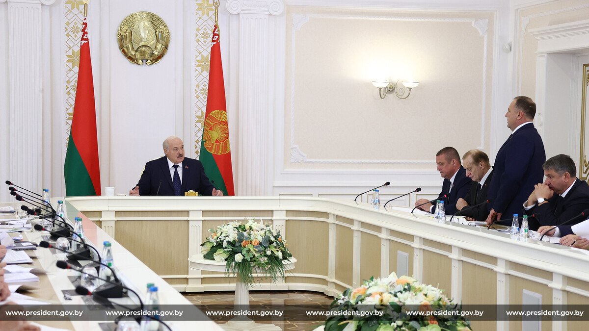 Лукашенко предупредил, что скоро белорусы не приготовят «шашлычок под ...