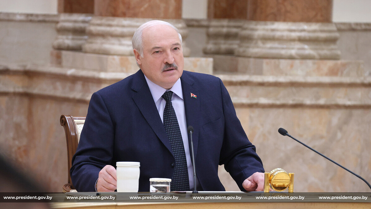 Лукашенко не увидел проблемы в сборах денег с родителей в школах