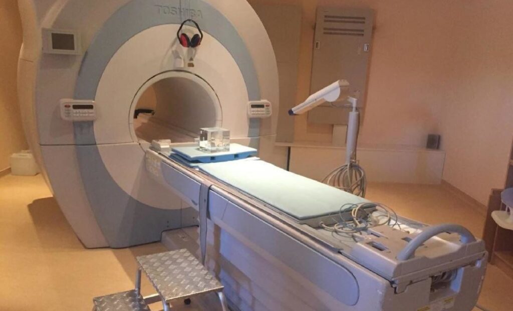 Аппарат МРТ