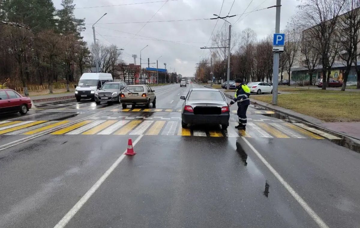 В Могилеве на пешеходном переходе автомобиль сбил женщину и 4-летнего  ребенка