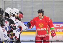 Александр Лукашенко на льду в Пекине