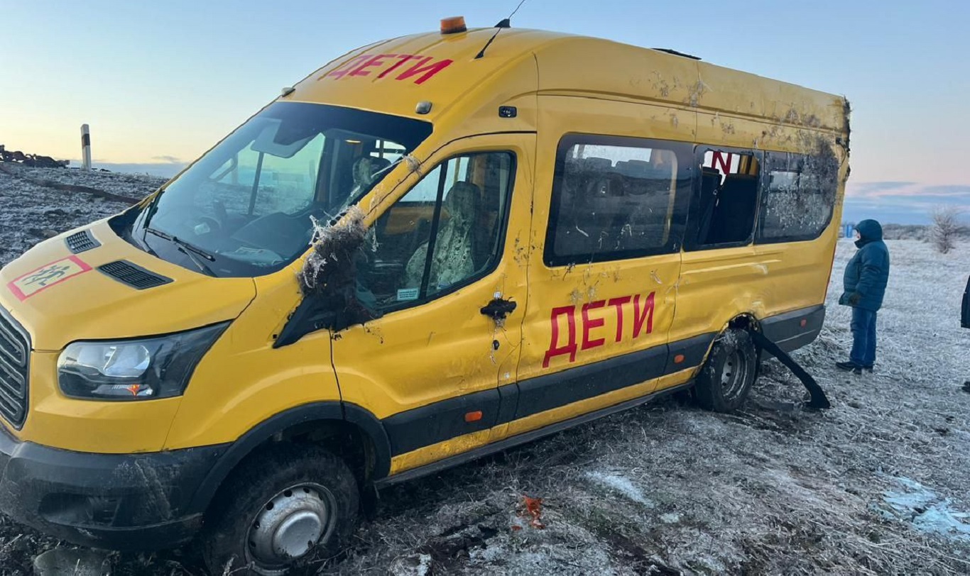 На Ставрополье перевернулся школьный автобус