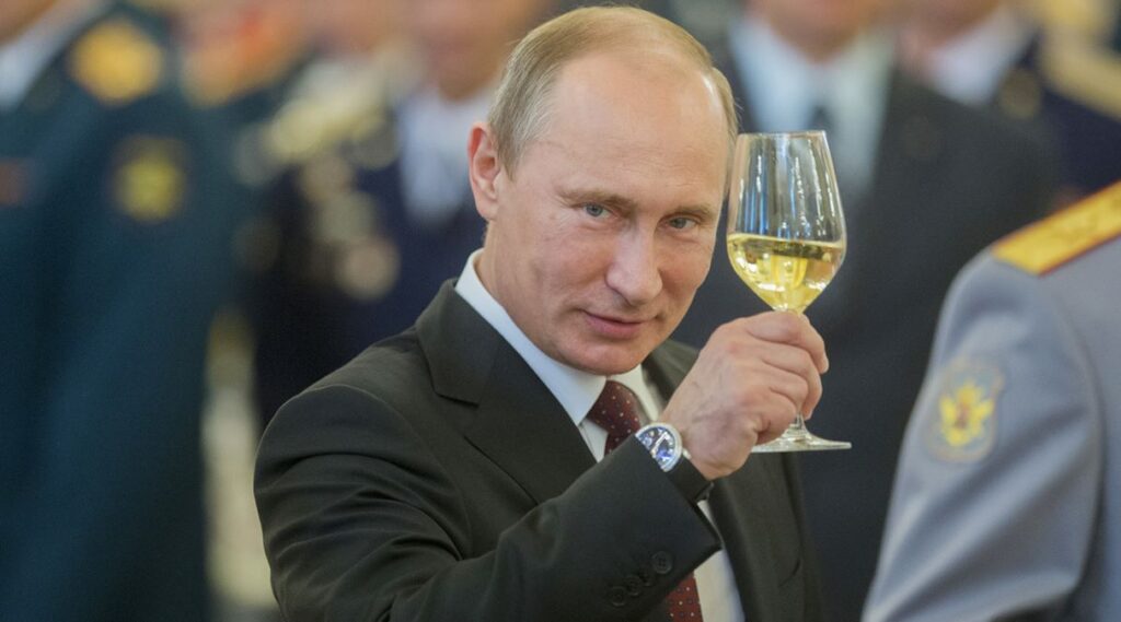Владимир Путин с шампанским