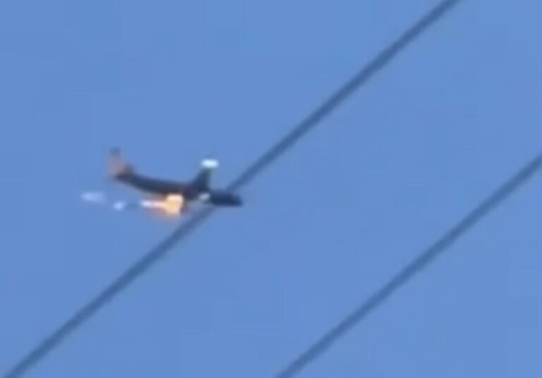 В аэропорту Улан-Удэ сел грузовой самолет с горящим двигателем