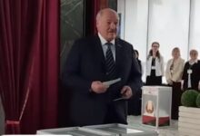 Лукашенко голосует