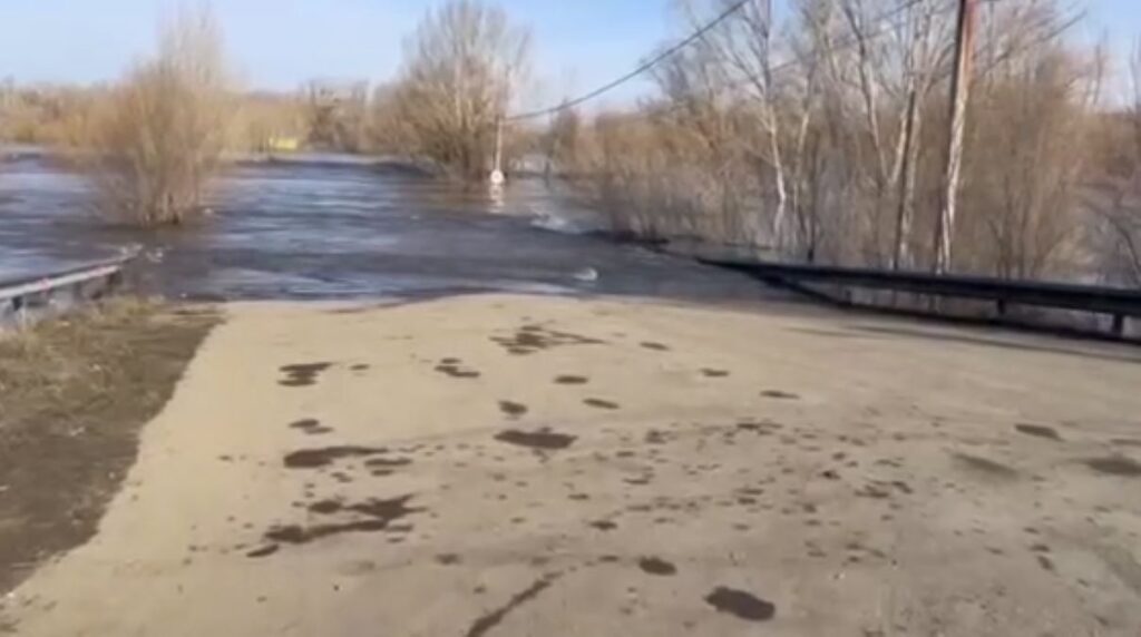 Затопленная дорога в Орске