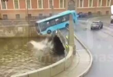 Автобус упал в Мойку