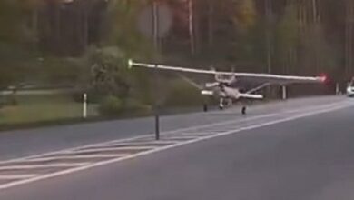 Самолет в Латвии приземлился на шоссе
