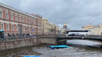 В Питере с моста упал автобус с пассажирами