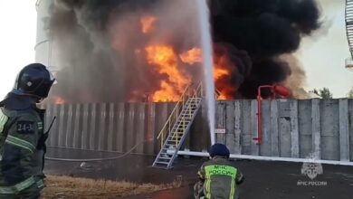 Пожар после атаки БПЛА в Азове