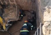 Спасатели извлекли мужчину из-под обвалившегося грунта