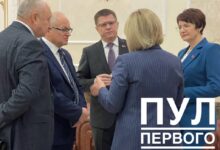 Лукашенко проводит встречу с инициативной группой по сбору подписей в его поддержку