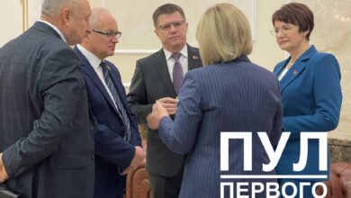 Лукашенко проводит встречу с инициативной группой по сбору подписей в его поддержку