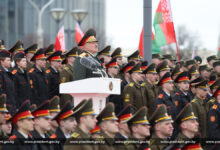 Александр Лукашенко и военные