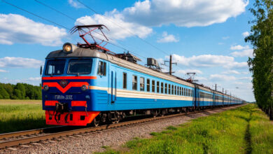 Поезд едет
