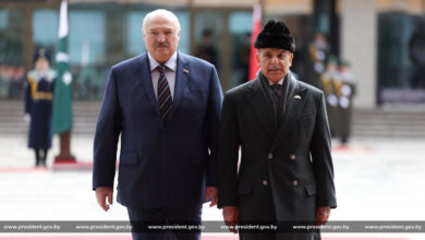 Президент Беларуси Александр Лукашенко с премьер-министром Пакистана Шахбазом Шарифом
