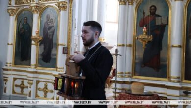 В Минск доставили Благодатный огонь