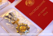 Лукашенко наградил орденом Матери 60 белорусок