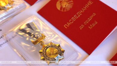 Лукашенко наградил орденом Матери 60 белорусок