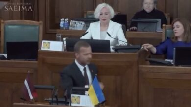 Латышского депутата выгнали с заседания Сейма за поддержку русского языка
