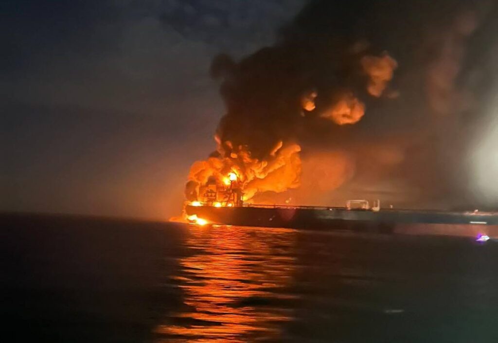 В Черном море морские дроны атаковали танкер Virat