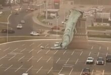 В Бразилии из-за сильного ветра рухнула Статуя Свободы