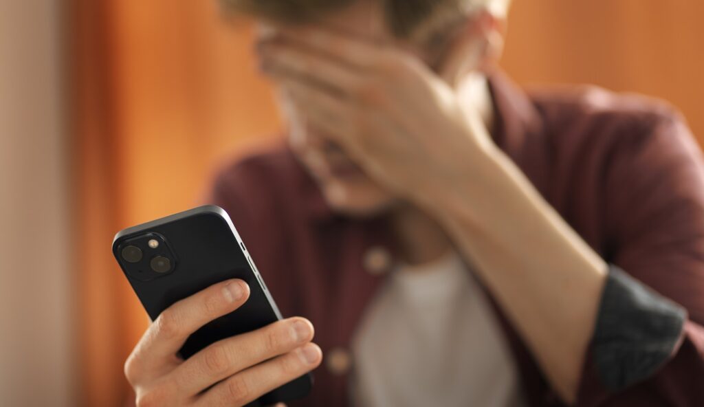 Мужчина с телефоном