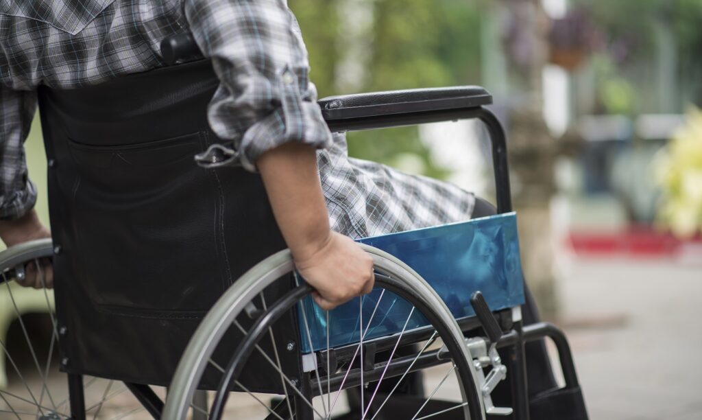 Инвалид на коляске