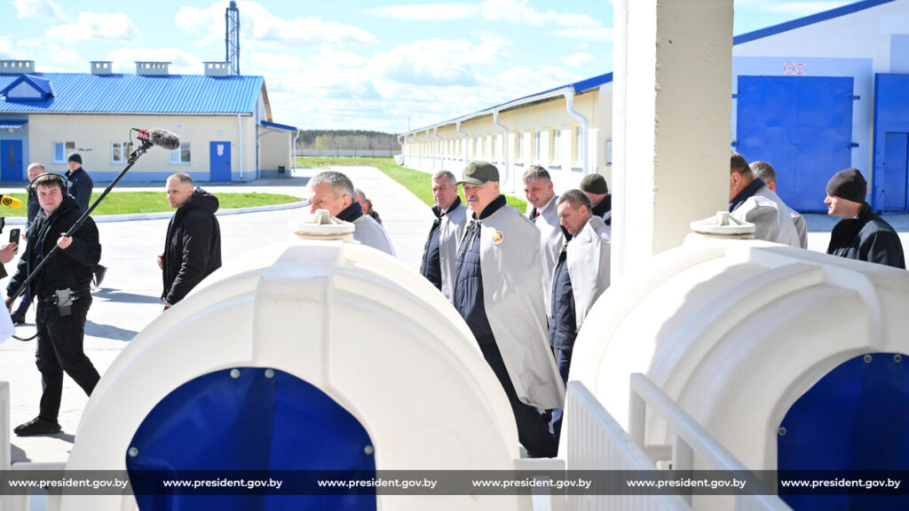 Лукашенко поручил удешевить строительство МТК