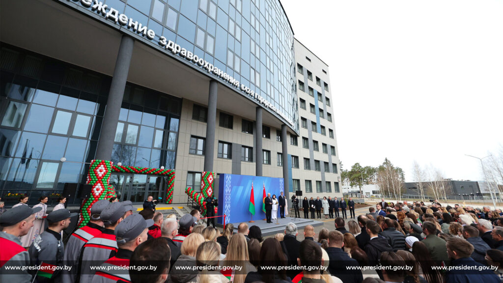 Лукашенко: Столичная медицина должна быть доступна для жителей регионов