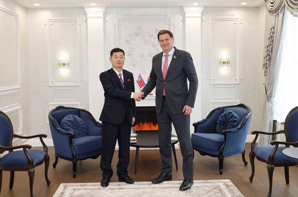 Максим Рыженков принял верительные грамоты нового посла КНДР