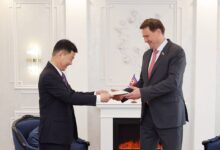 Максим Рыженков принял верительные грамоты нового посла КНДР